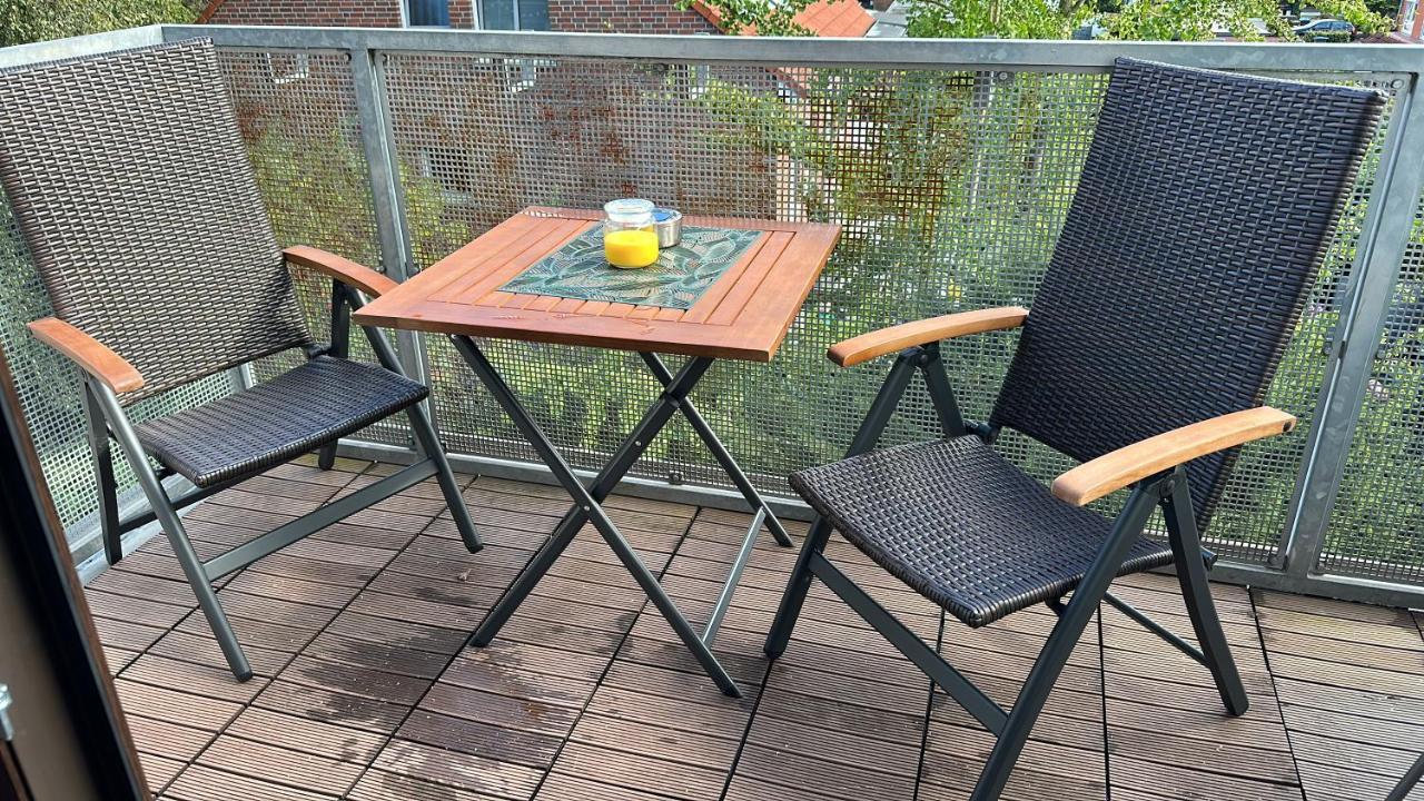 98Qm Wohnung Im Villenviertel - Voll Ausgestattet Mit Balkon Und Kamin - Wlan Gratis Wilhelmshaven Exterior photo
