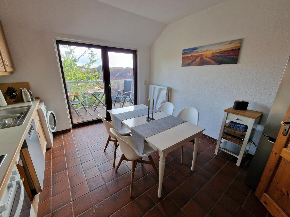 98Qm Wohnung Im Villenviertel - Voll Ausgestattet Mit Balkon Und Kamin - Wlan Gratis Wilhelmshaven Exterior photo